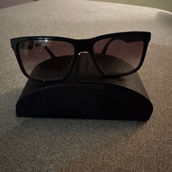 Prada sunglasses and case - Picture 3 of 8